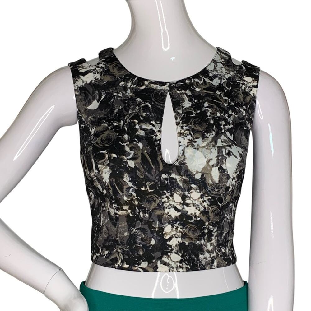 bebe Crop Top Sleeveless Floral Print Black and White Hidden Zipper on Back Sz M